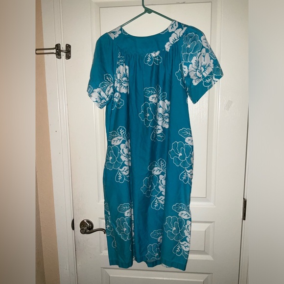 Hawaiian Dress - Picture 4 of 4